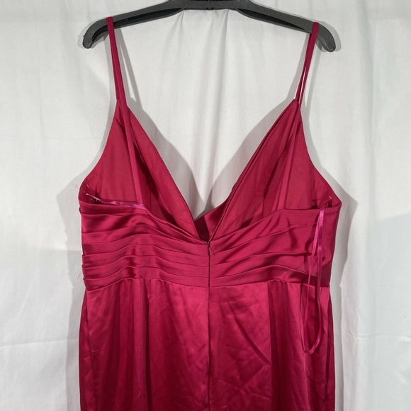NWD IEENA for MAC‎ DUGGAL [ 14 ] Satin Ruched Trumpet Gown In Fuchsia - Picture 10 of 12